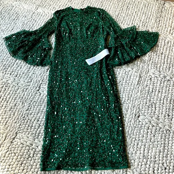 NWT Mac Duggal stunning emerald green sequined gown with ruffle sleeves